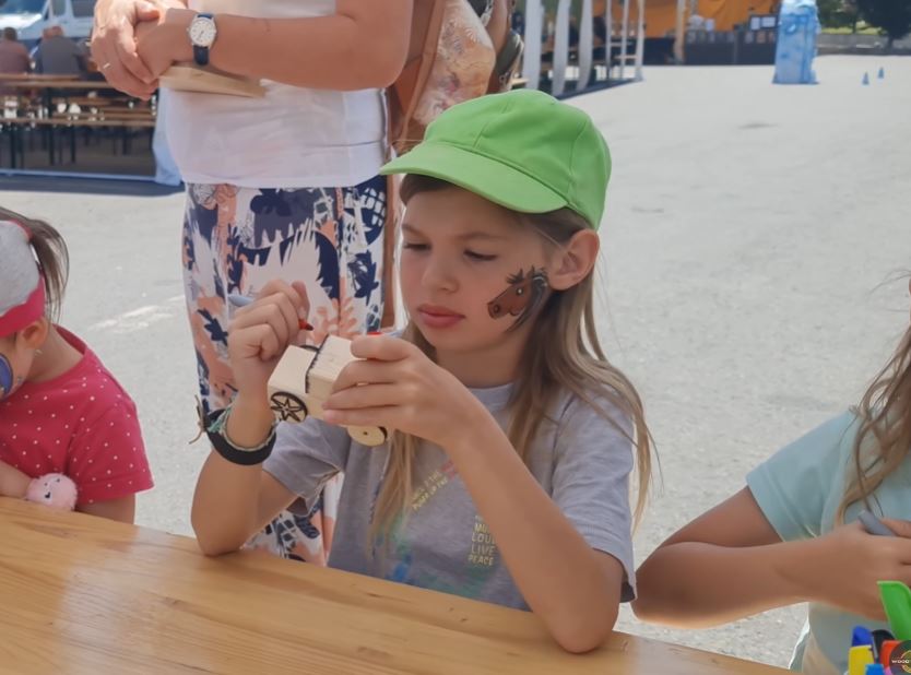 Výroba dřevěných autíček